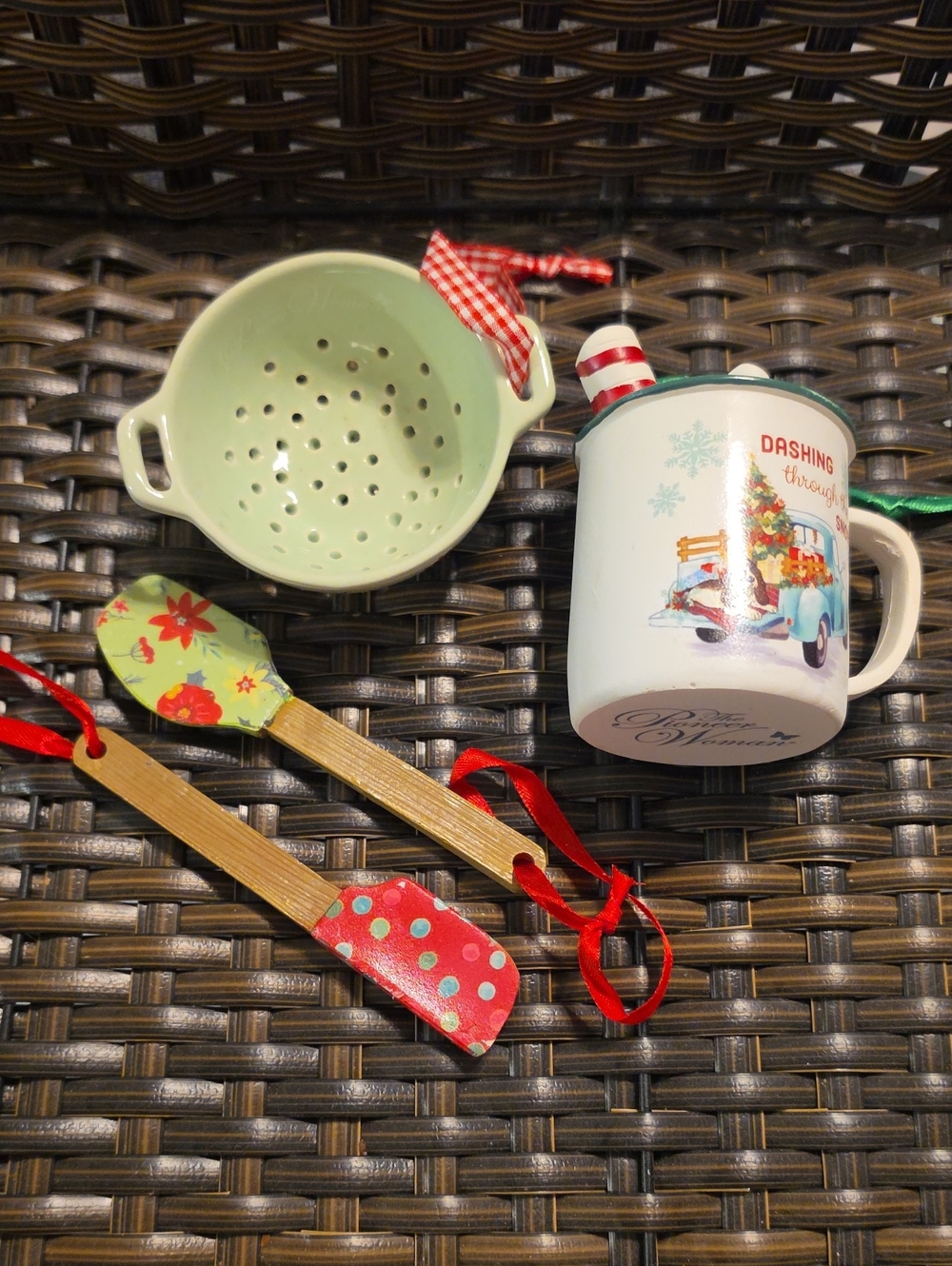 The Pioneer Woman Holiday Mug and Kitchen Ornament Set - Red, Green, White